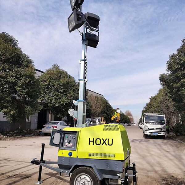Trailer hand-lifting mobile lighting tower