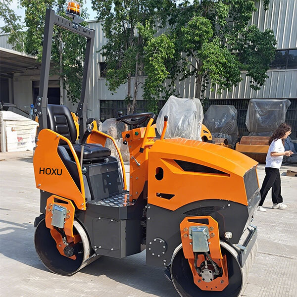 Articulated double drum vibratory road roller