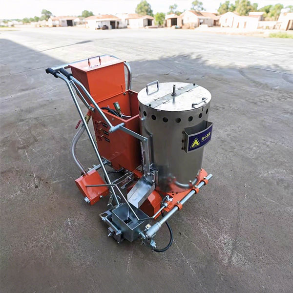 Themoplastic spray road marking machinery