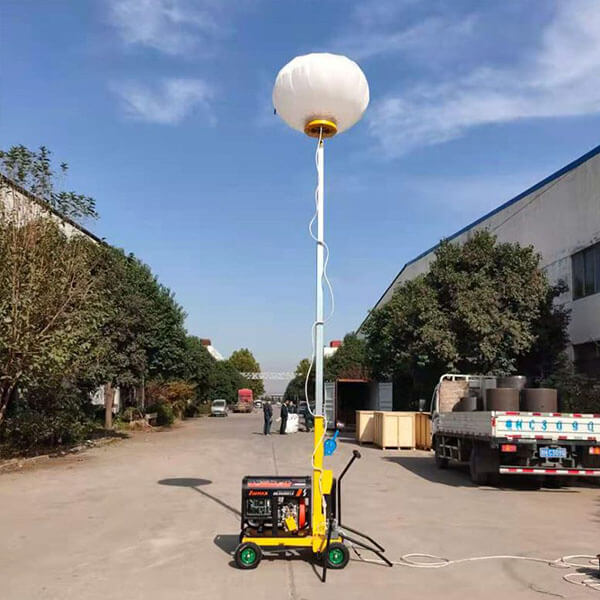 Hand pushing and lifting mobile lighting tower