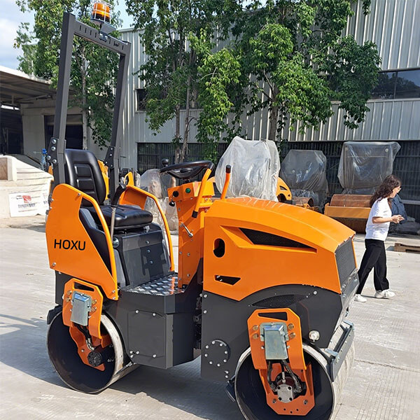 Articulated double drum vibratory road roller