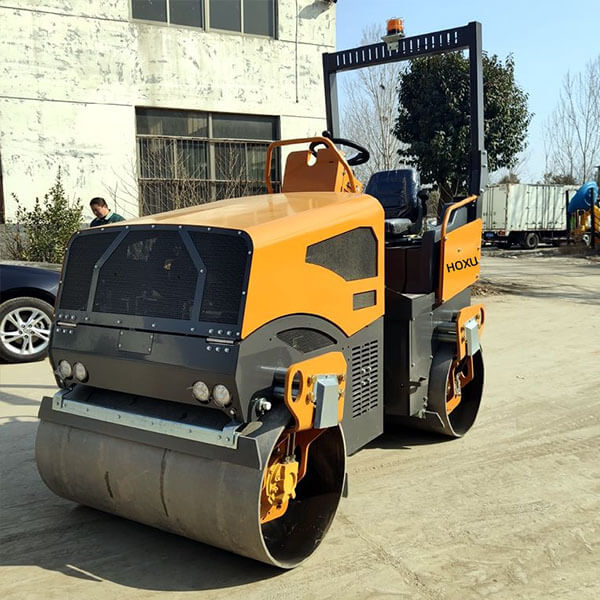 Articulated double drum vibratory road roller