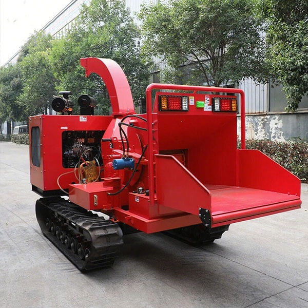 Large crawler diesel  wood chipper