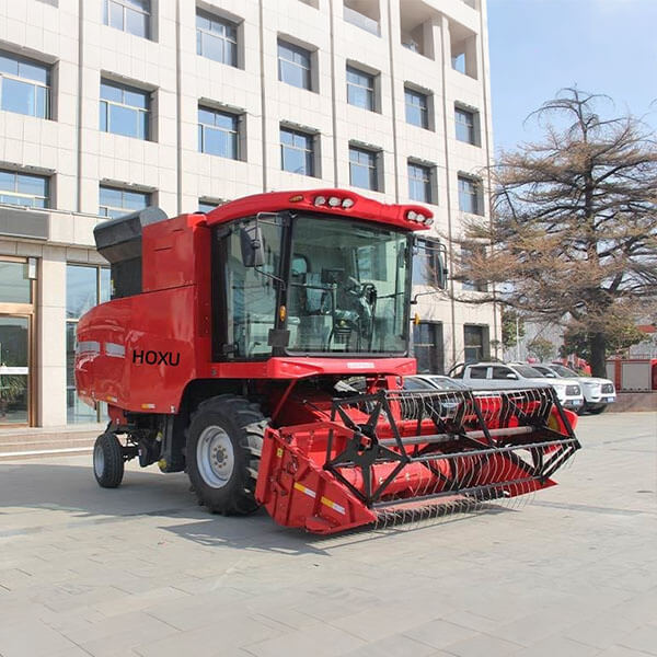 Self-propelled grain combine harvester