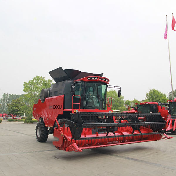 Self-propelled grain combine harvester