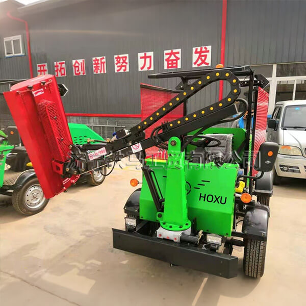 Ride-on hedge trimmer