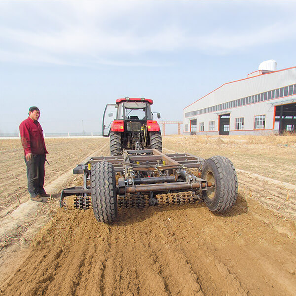 Combined soil preparation machine