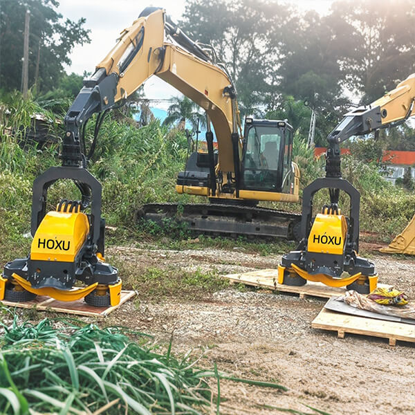 Excavator grapple logging saw
